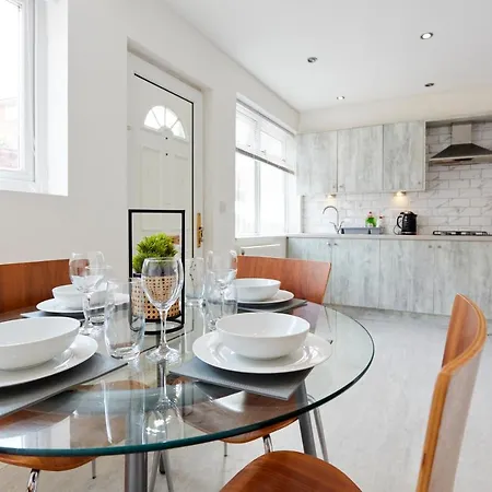 Spacious Close To Centre Location شقة ليدز