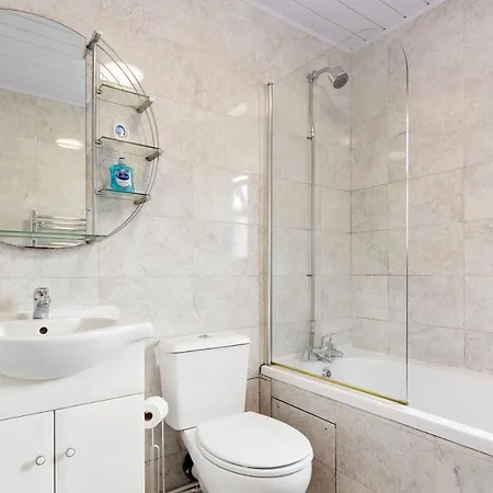 شقة Spacious Close To Centre Location