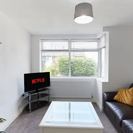 Apartment Spacious Close To Centre Location