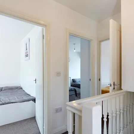 Apartment Spacious Close To Centre Location